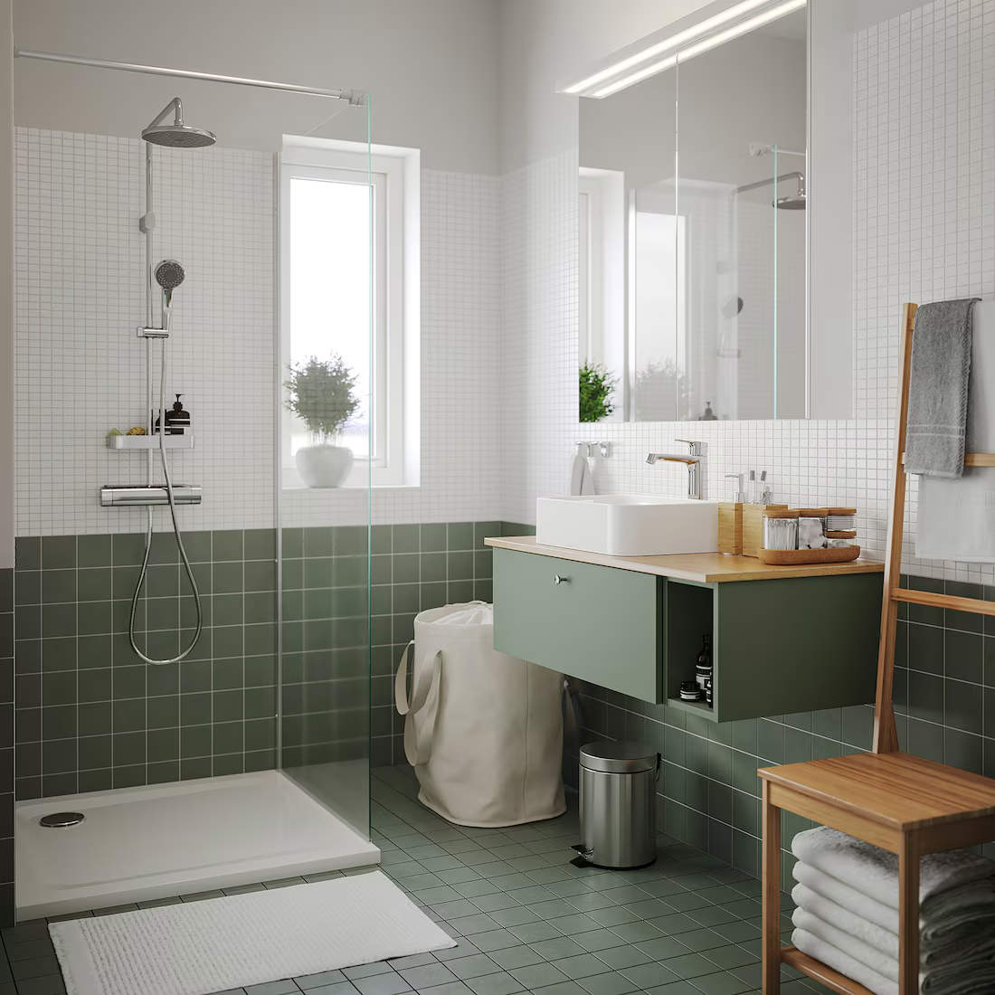 Ducha con azulejos en verde