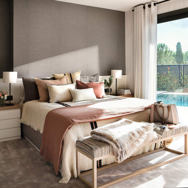 Las 12 tendencias decorativas que mandan en los dormitorios modernos: colores, cabeceros, ropa de cama...