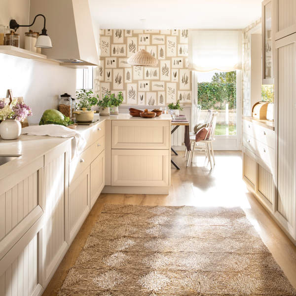 Cocinas pequeñas alargadas: 12 FOTOS e ideas de la revista El Mueble perfectas para aprovechar el espacio con estilo