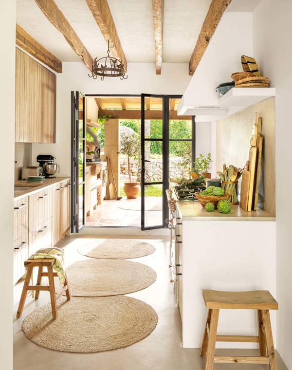 Cocinas pequeñas alargadas: 12 FOTOS e ideas de la revista El Mueble perfectas para aprovechar el espacio con estilo
