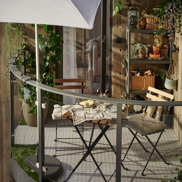 6 productos de IKEA que transformarán tu balcón pequeño en un espacio funcional y acogedor
