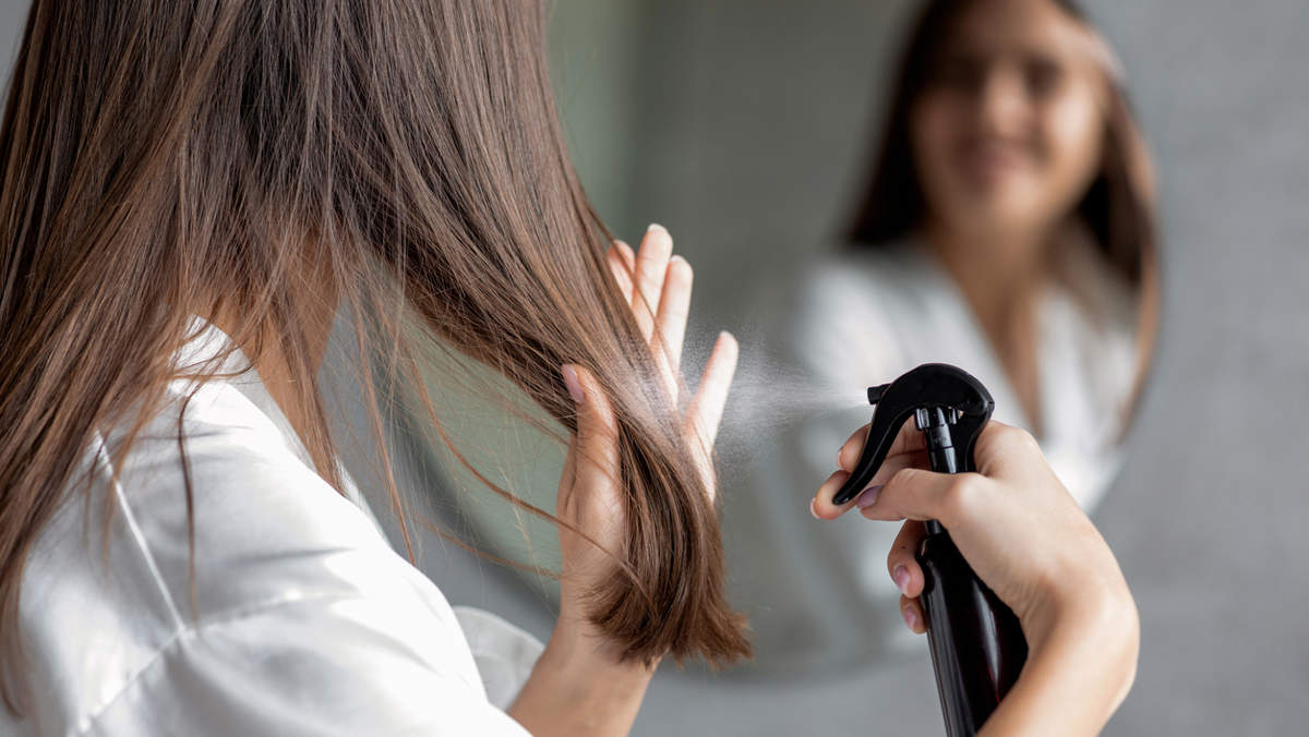 3 trucos caseros con laca para el pelo que SÍ funcionan y que te harán ahorrar en productos de limpieza
