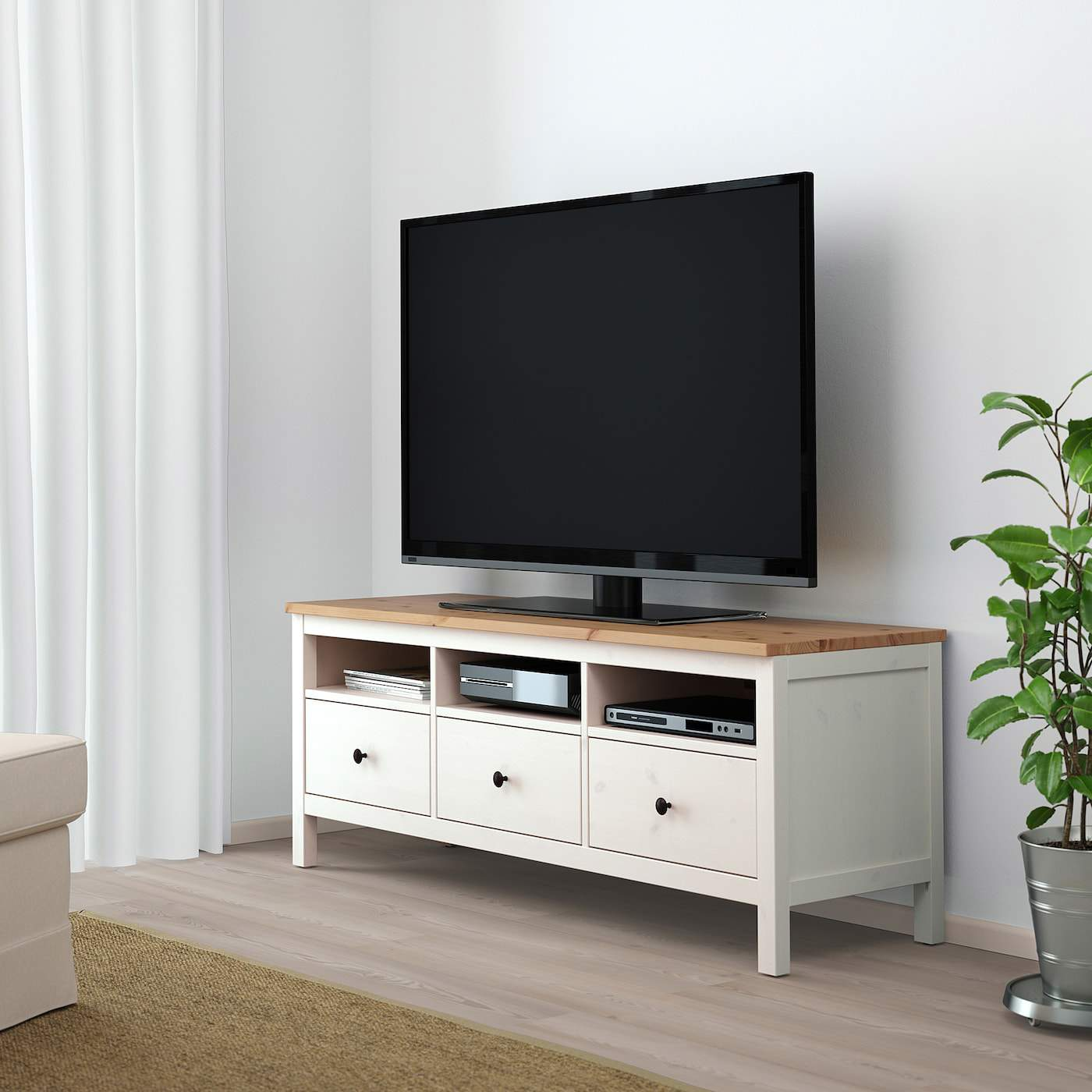 Hemnes: mueble para la televisión con 3 cajones