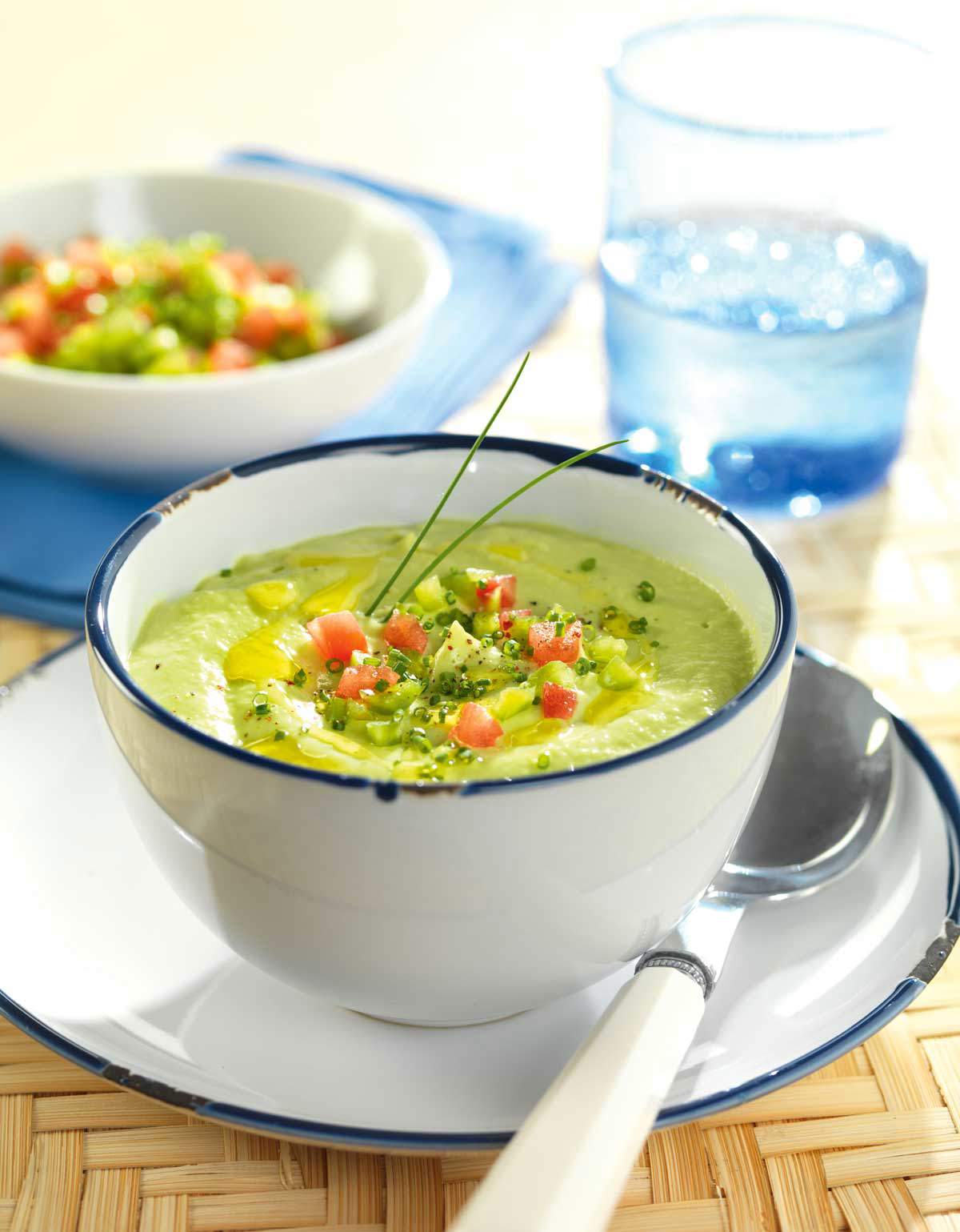 recetas con aguacate para la cena gazpacho de aguacate