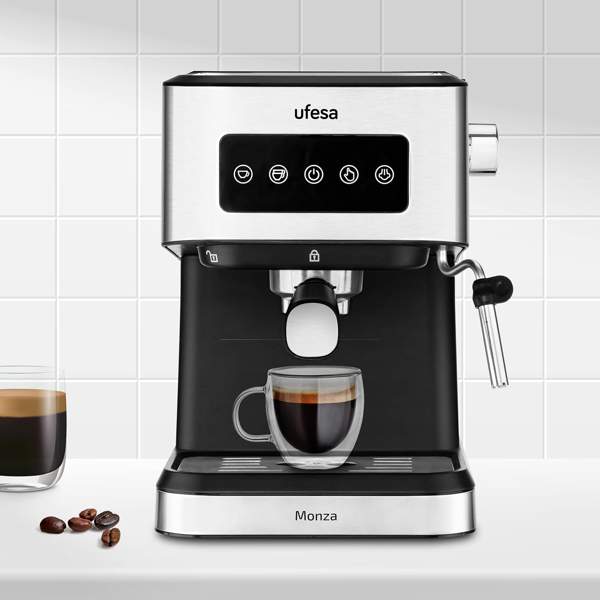 Como un barista: Amazon rebaja a 82€ la versátil cafetera espresso y capuccino Monza de Ufesa
