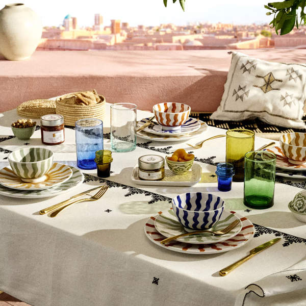 Adiós vajilla portuguesa: El Corte Inglés agotará estas piezas con esencia de Marruecos ideal para llenar tu mesa de estilo este verano