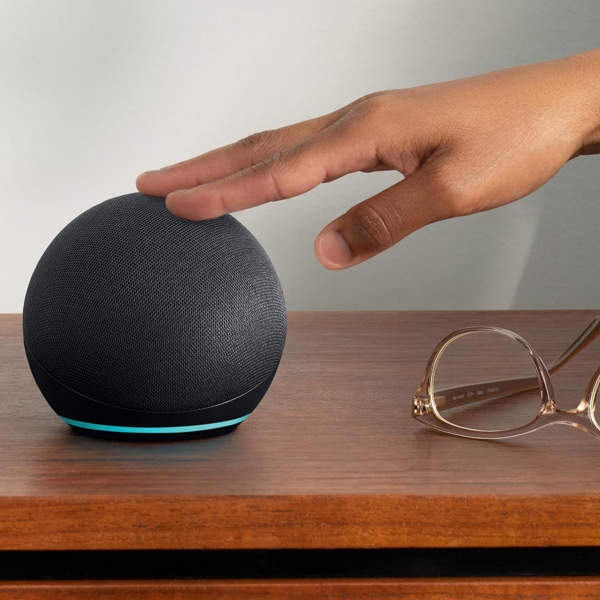Amazon rebaja hasta casi la mitad su último modelo de altavoz inteligente Echo Dot