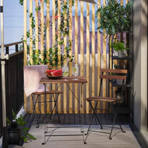 Fichamos el mobiliario de exterior de IKEA y Leroy Merlin con el que aprovecharás al máximo tu pequeña terraza o balcón