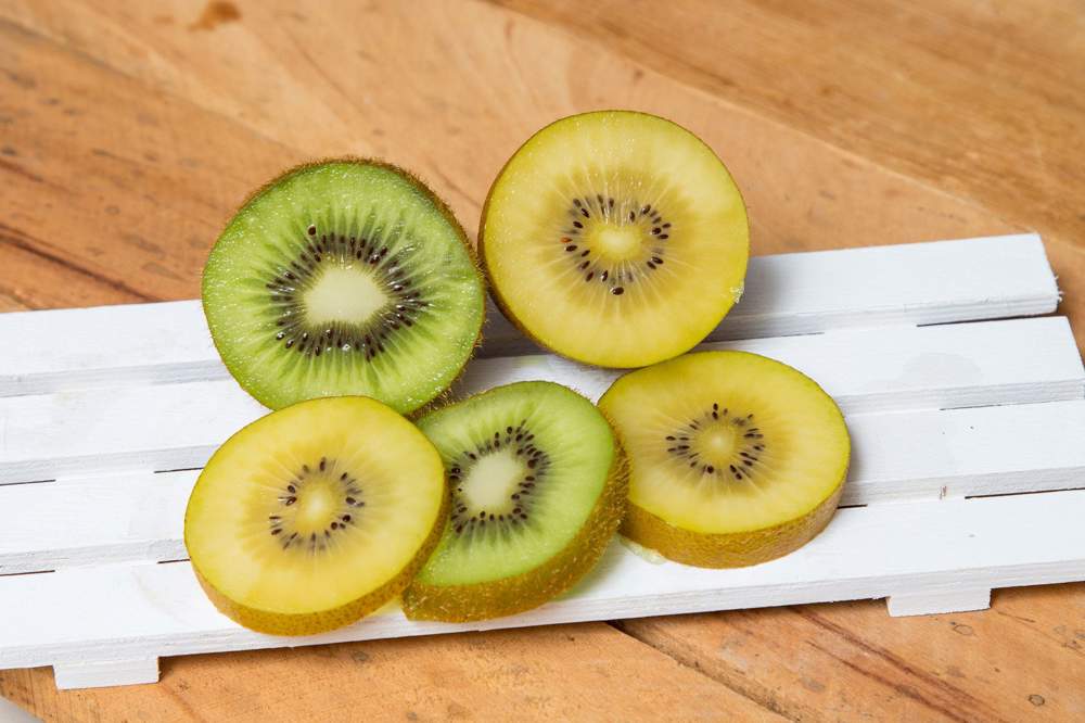 Kiwi verde y amarillo