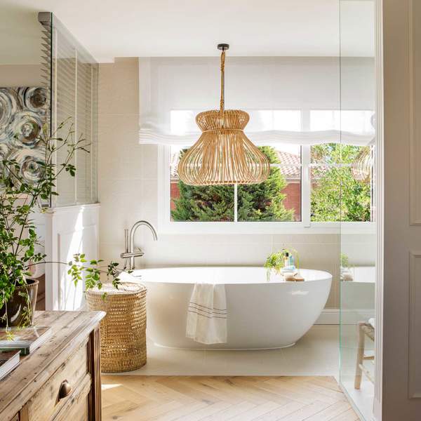 5 ideas modernas para conseguir que tu baño blanco sea más estiloso y acogedor