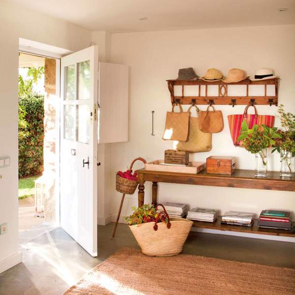 Marta Ortega lo tiene claro: así decora el recibidor con la cesta y bolso natural de Zara Home