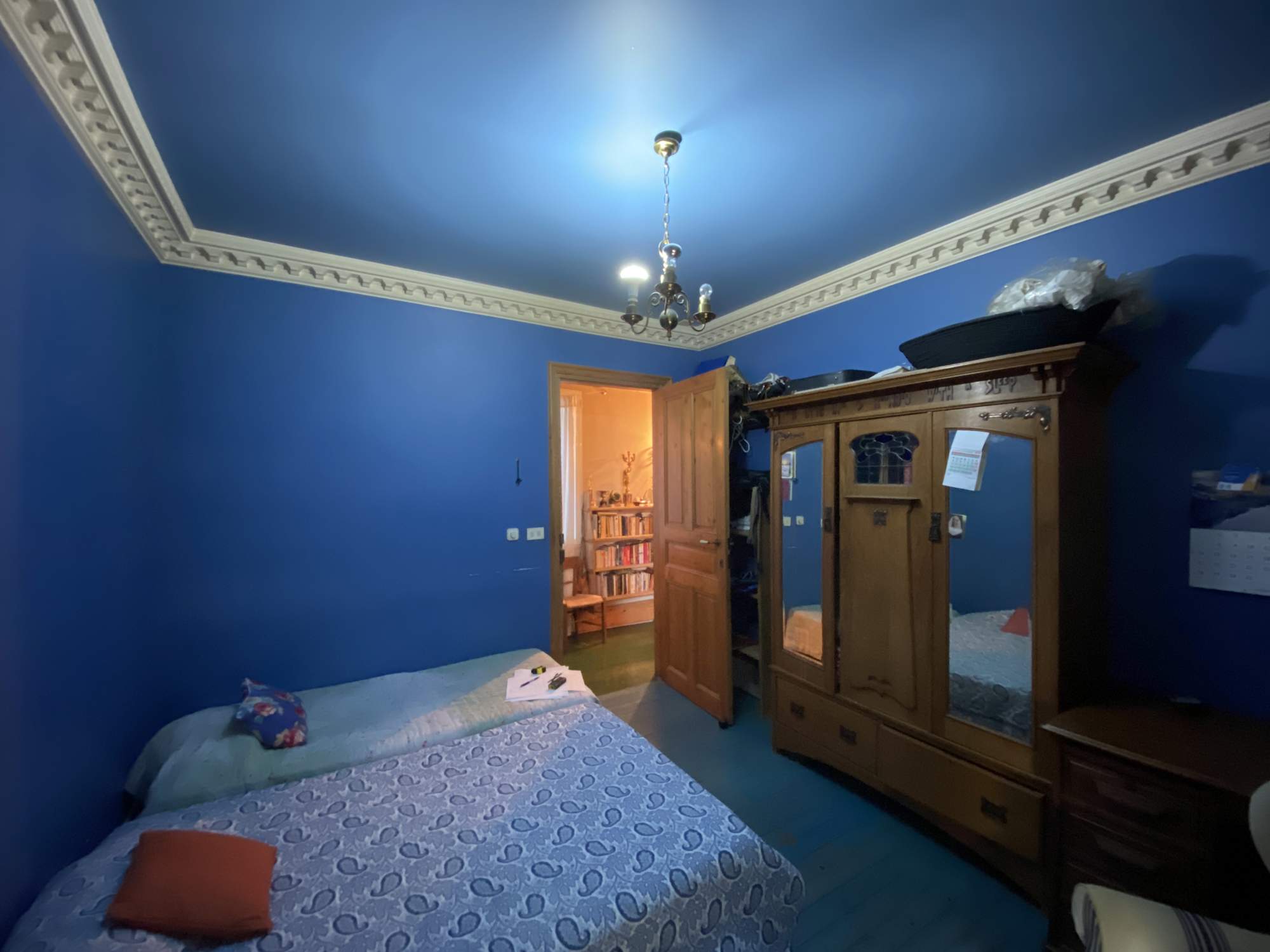 Un dormitorio nada acogedor.
