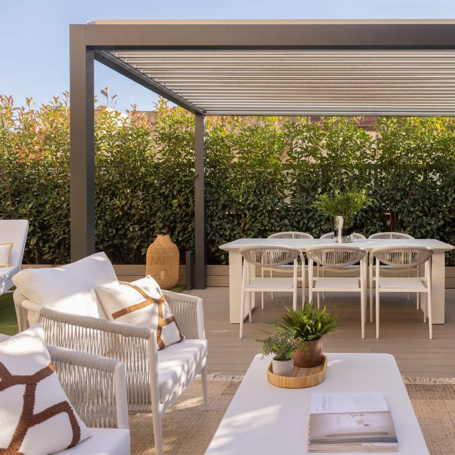 Con zona chill y comedor exterior