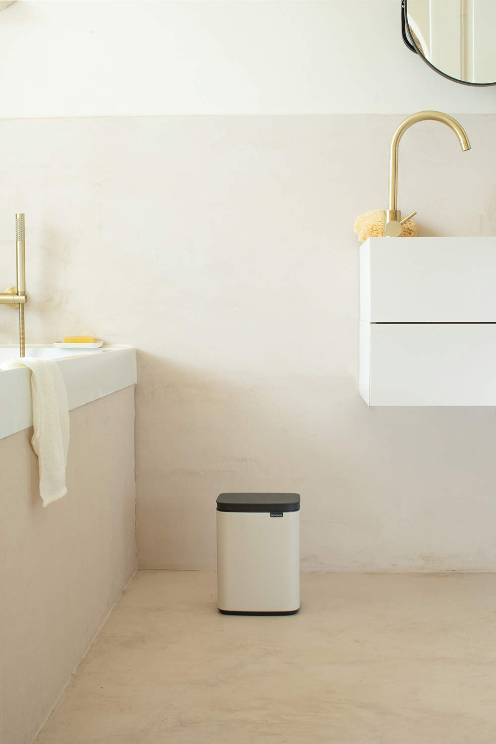 Cubo de basura Bo de Brabantia en color Soft Beige