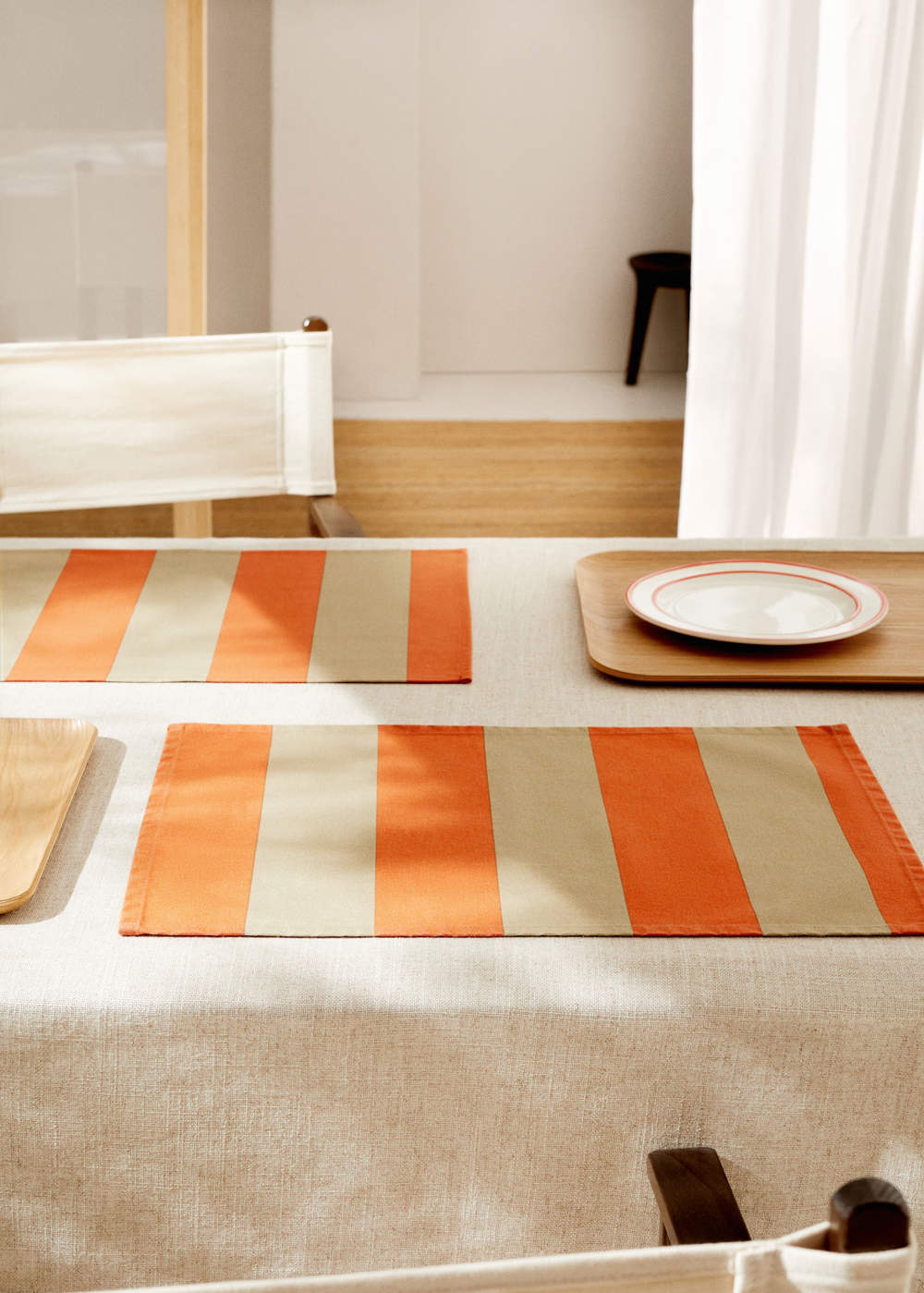 Mantel individual con rayas en naranja