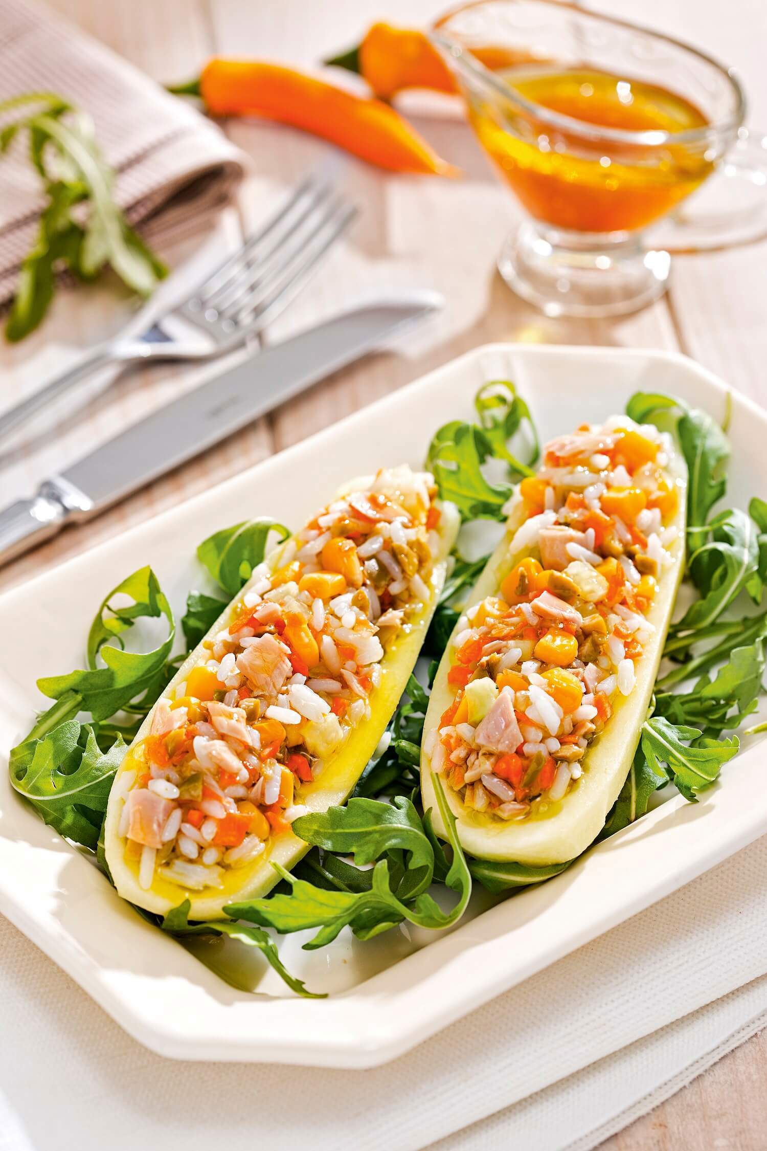 Ensalada de arroz en barquitas de pepino