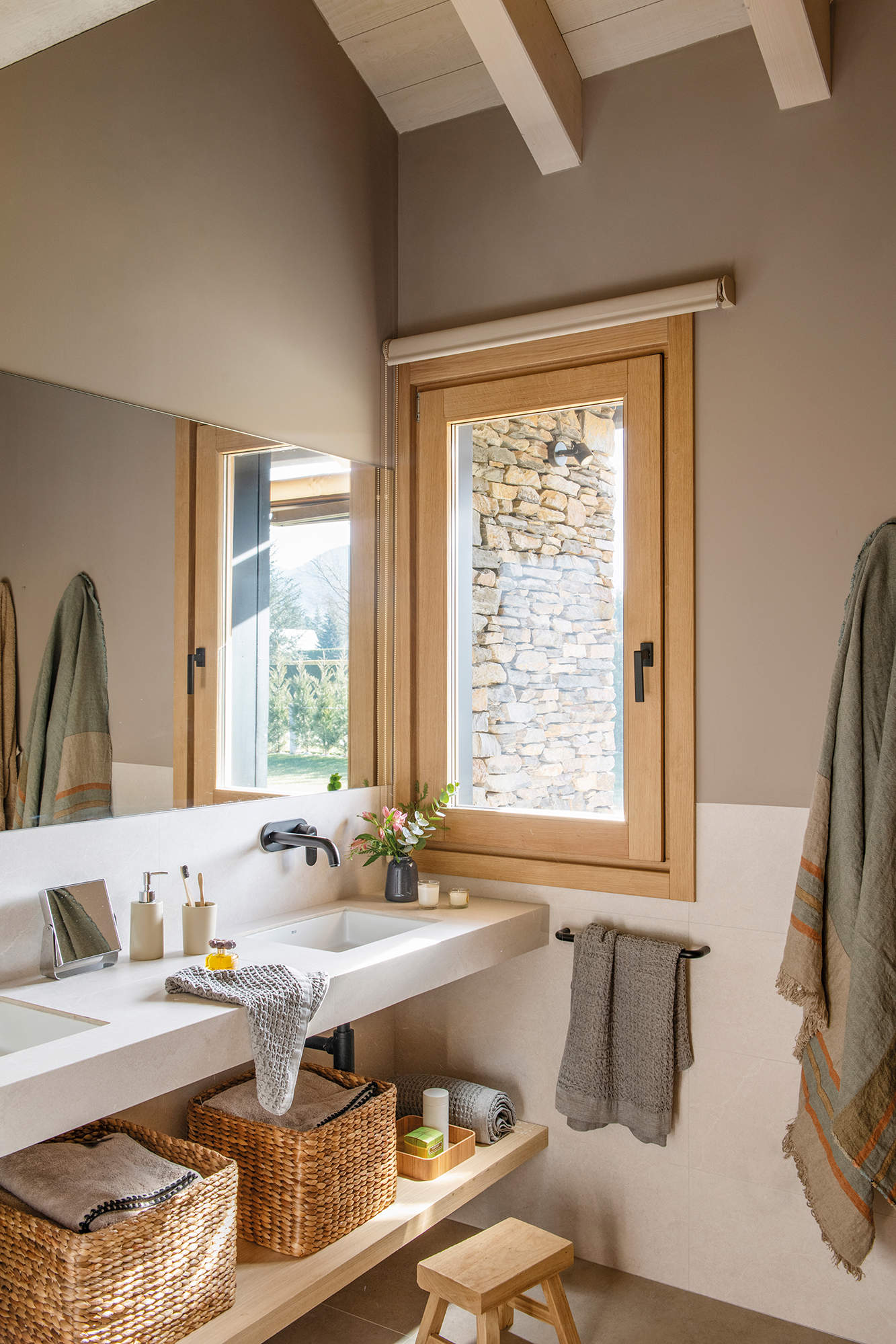 Baño con lavabo incluido en encimera