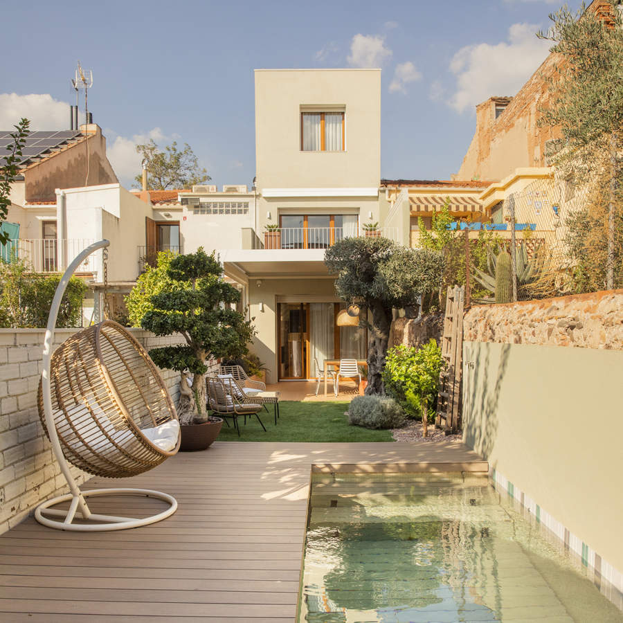 casa barcelona piscina en el patio