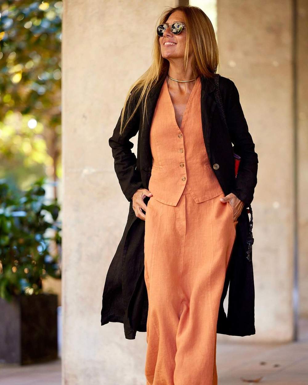 reyestorresorma traje lino naranja chaqueta negro