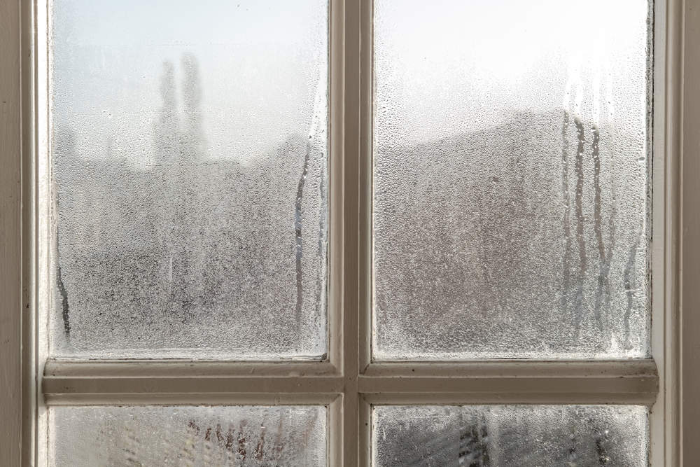 Ventana sucia por tormenta