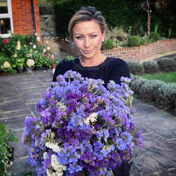 Anya Lautenbach, experta en plantas y jardines: "Así es cómo se poda la lavanda inglesa en verano para que tu casa huela siempre bien"