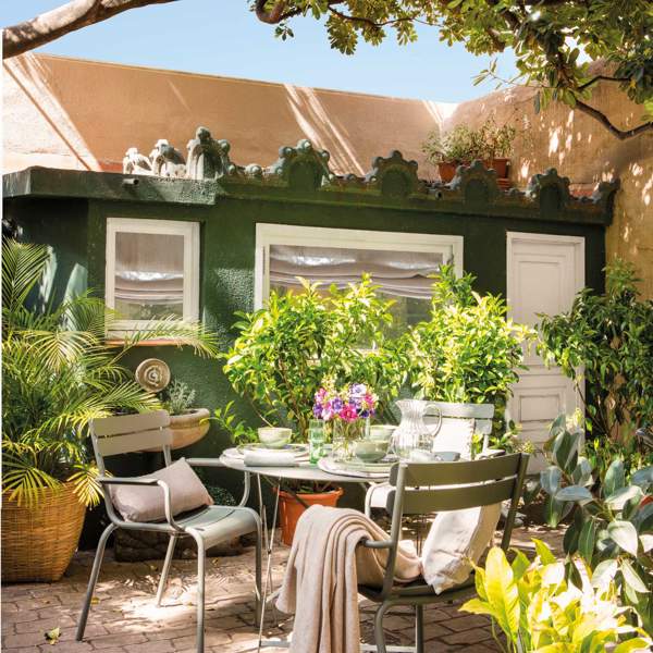 12 ideas fabulosas para decorar un patio o una terraza en 2024 y que te quede fresquito, encantador y con mucho estilo