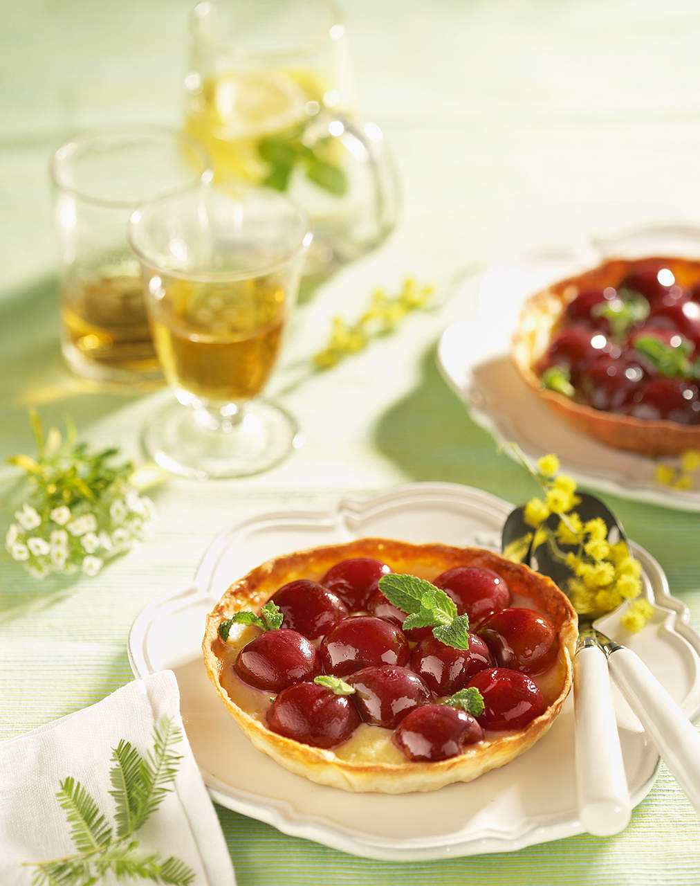 Tartaletas de cerezas con crema de almendras