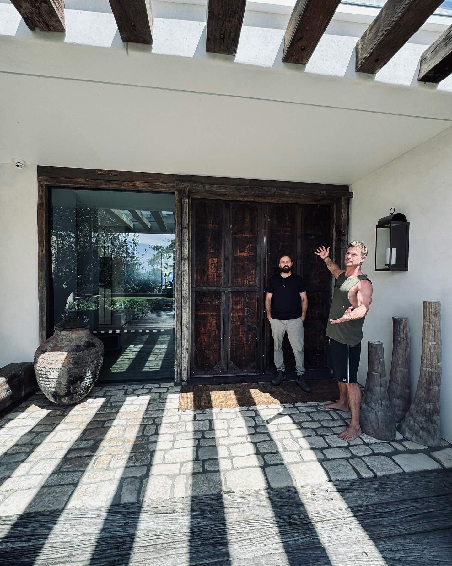 Entrada casa Chris Hemsworth 