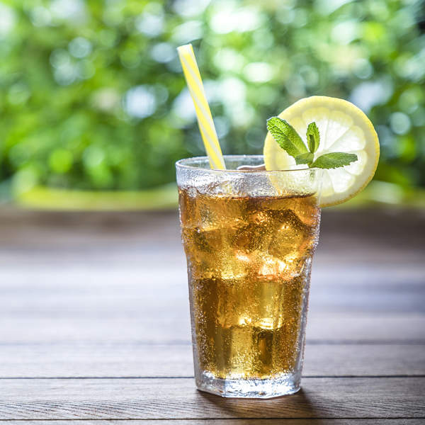 Té helado con cedrón, canela y miel: la infusión aliada para afrontar el agobiante calor del verano