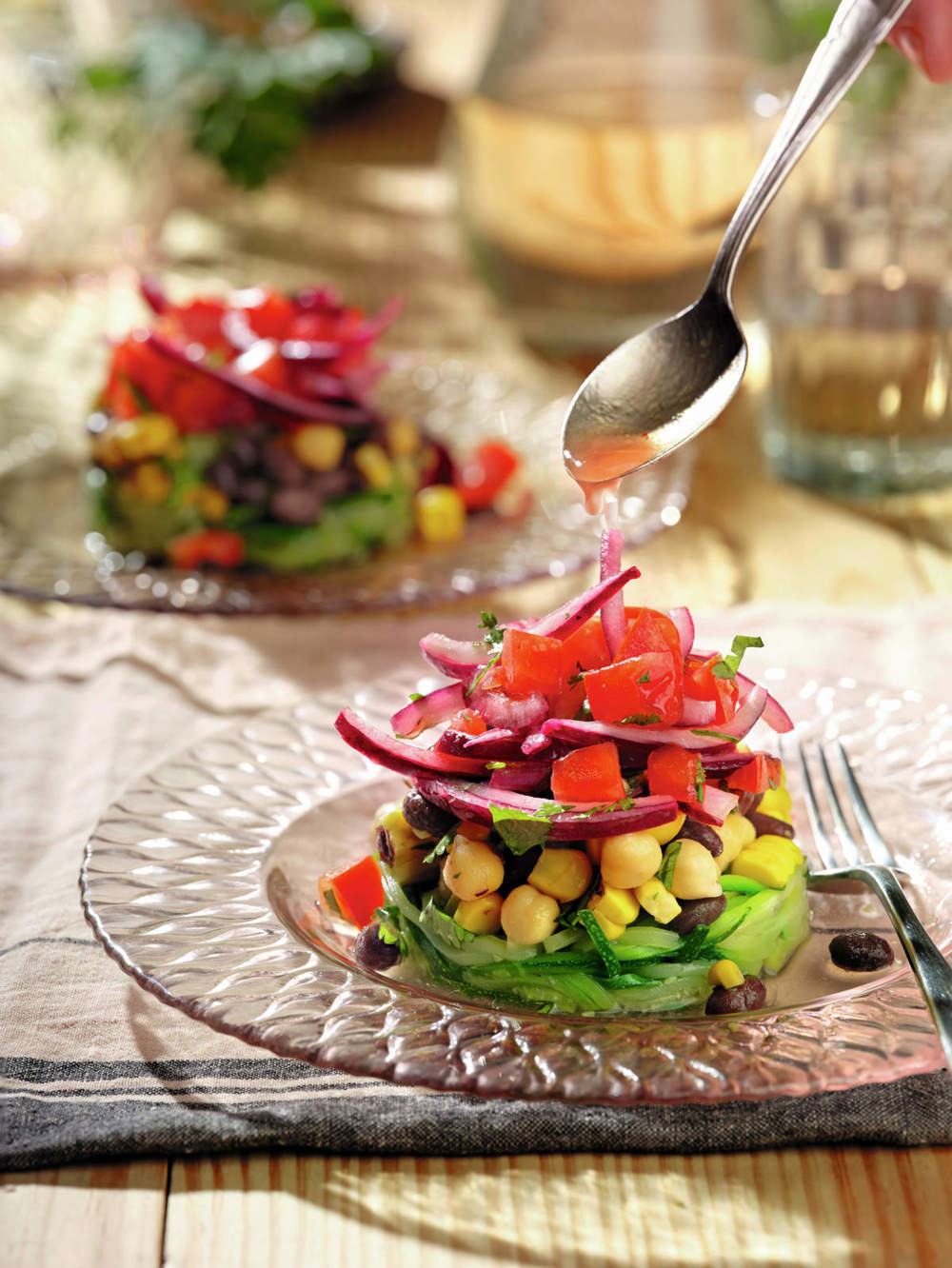 Ensalada de garbanzos con tiras de calabacín