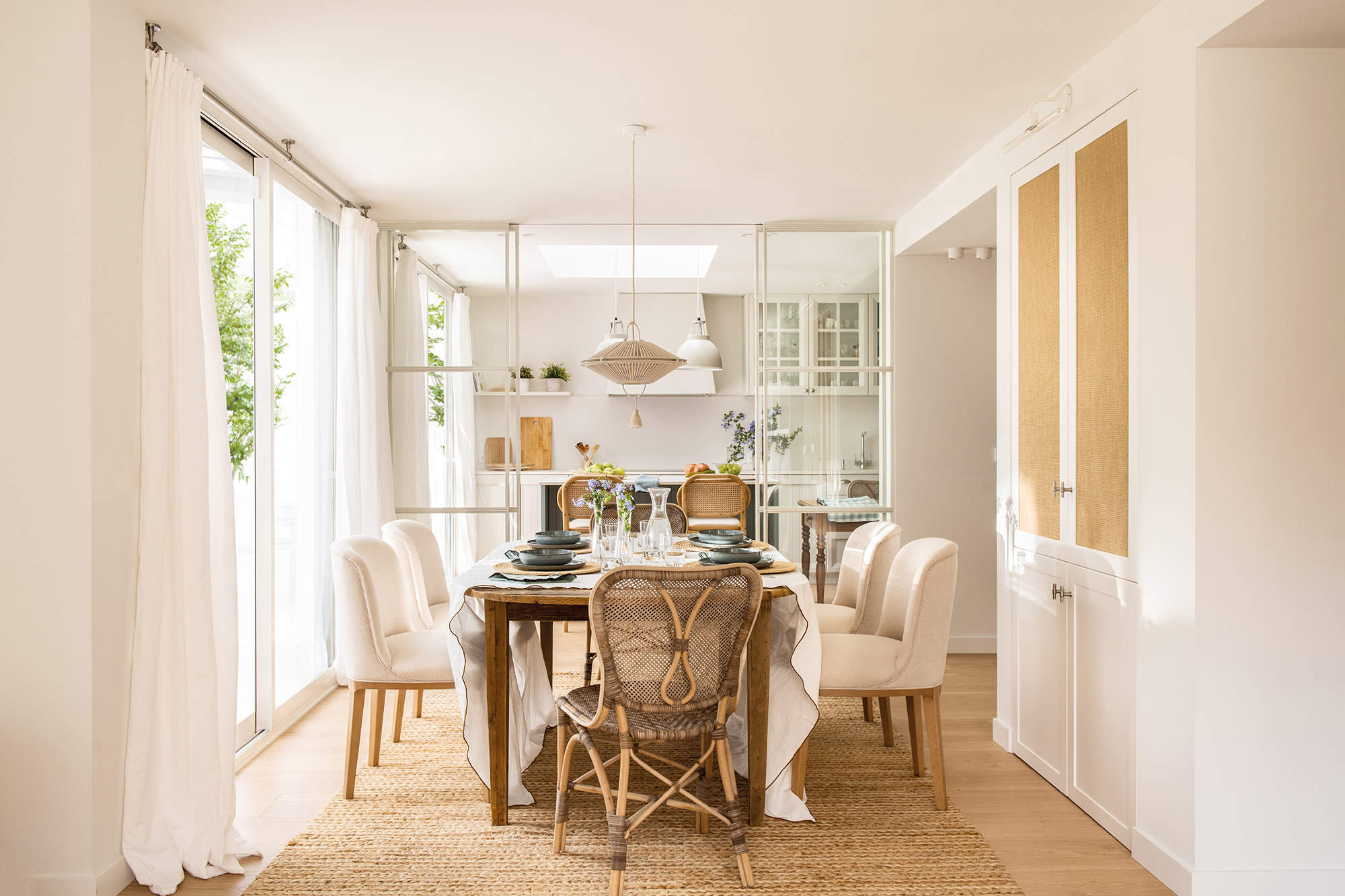 Cocina con puertas de cristal