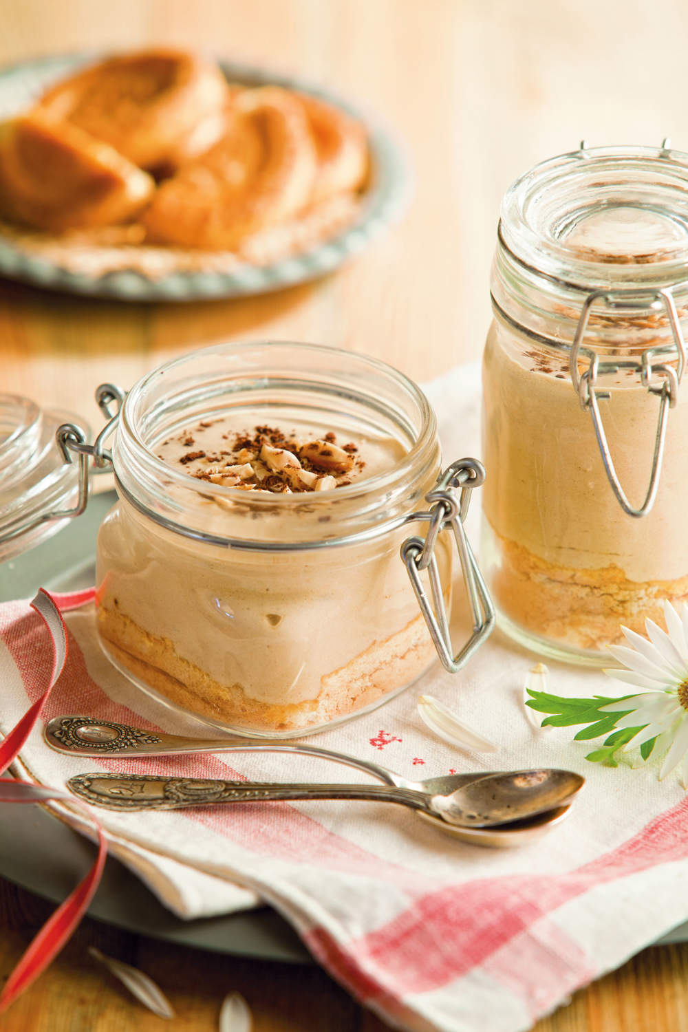 Mousse de leche condensada con almendras