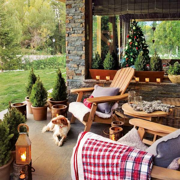 22 ideas de decoración de Navidad para el exterior de casa más bonitas y especiales de la revista El Mueble