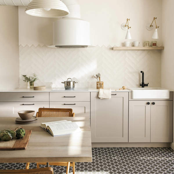 Los azulejos NO han pasado de moda: 9 ideas originales y estilosas que lo confirman (ideales en cocinas y baños pequeños)