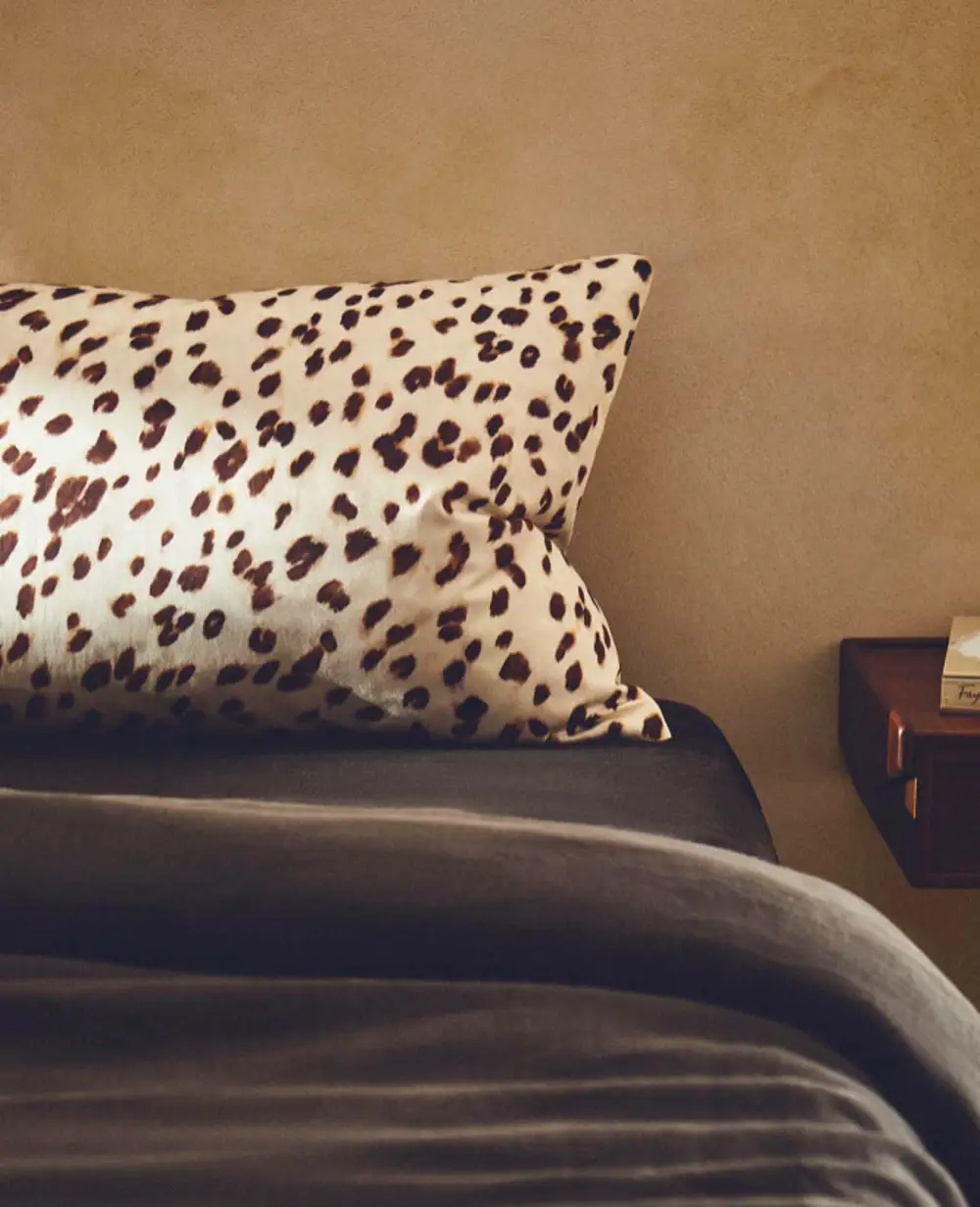 Cojín animal print Zara Home