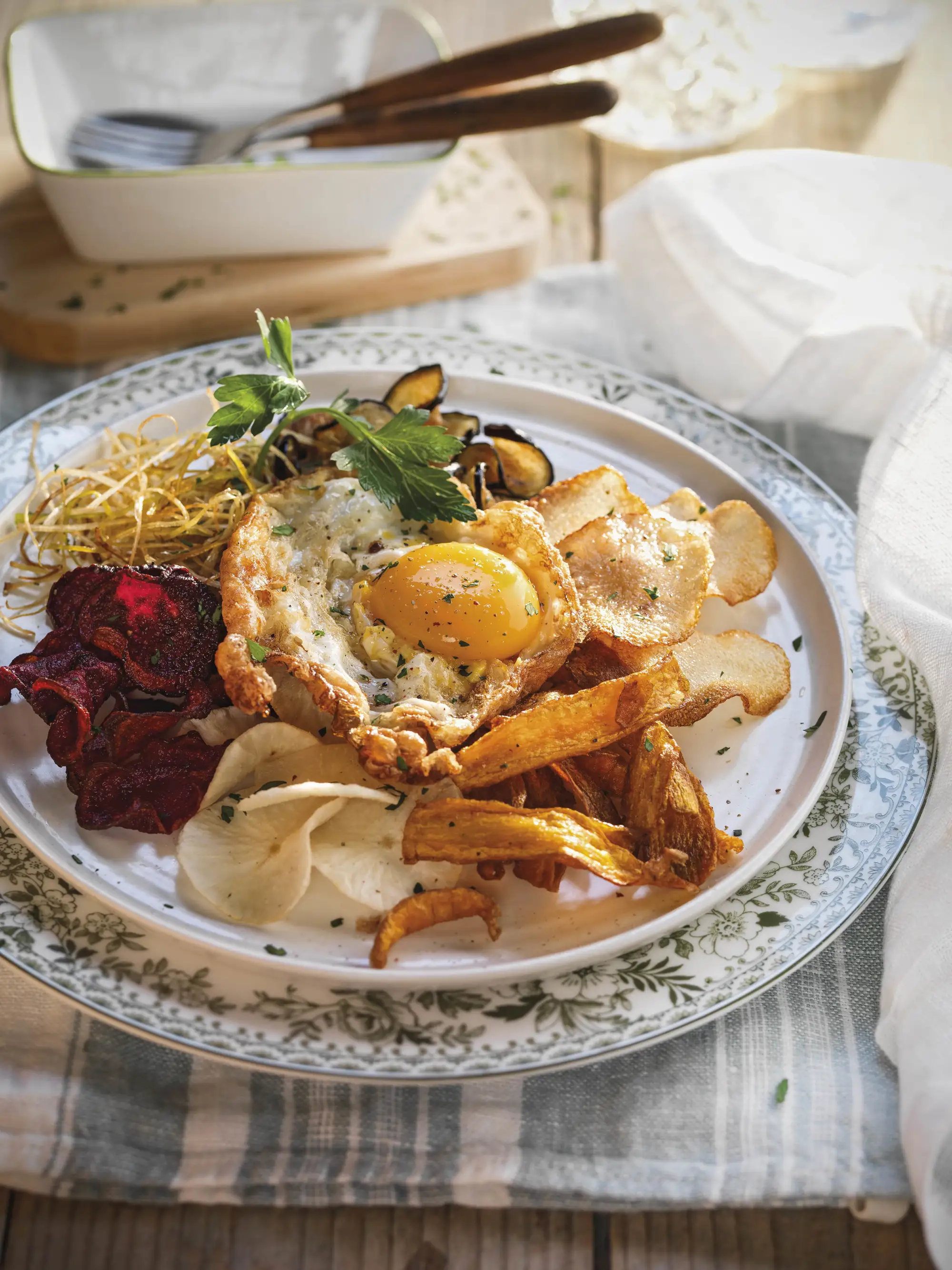 cenas con huevo verduras crujientes con huevo frito