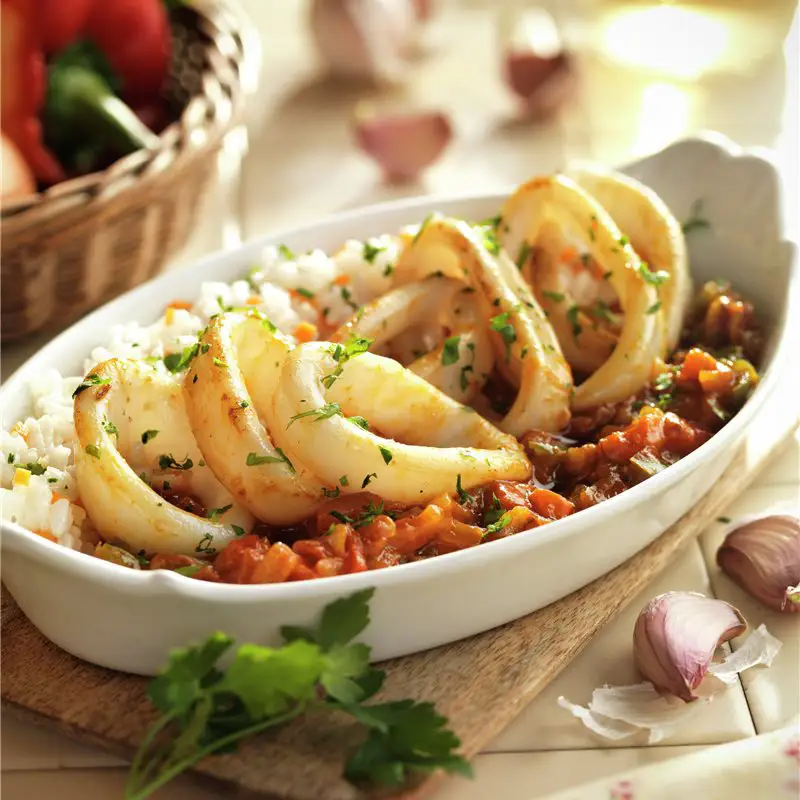 Calamares a la riojana con arroz blanco