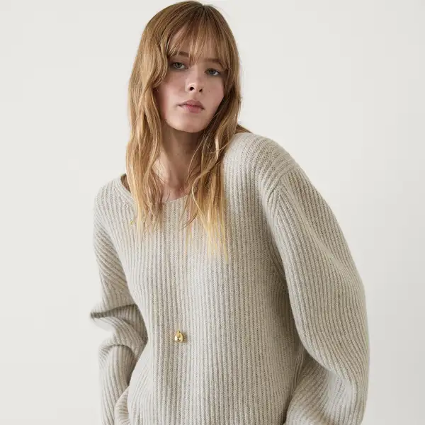 Massimo Dutti se prepara para la llegada del invierno con los 5 jerséis y cárdigans de lana más calentitos y en tendencia para este 2025
