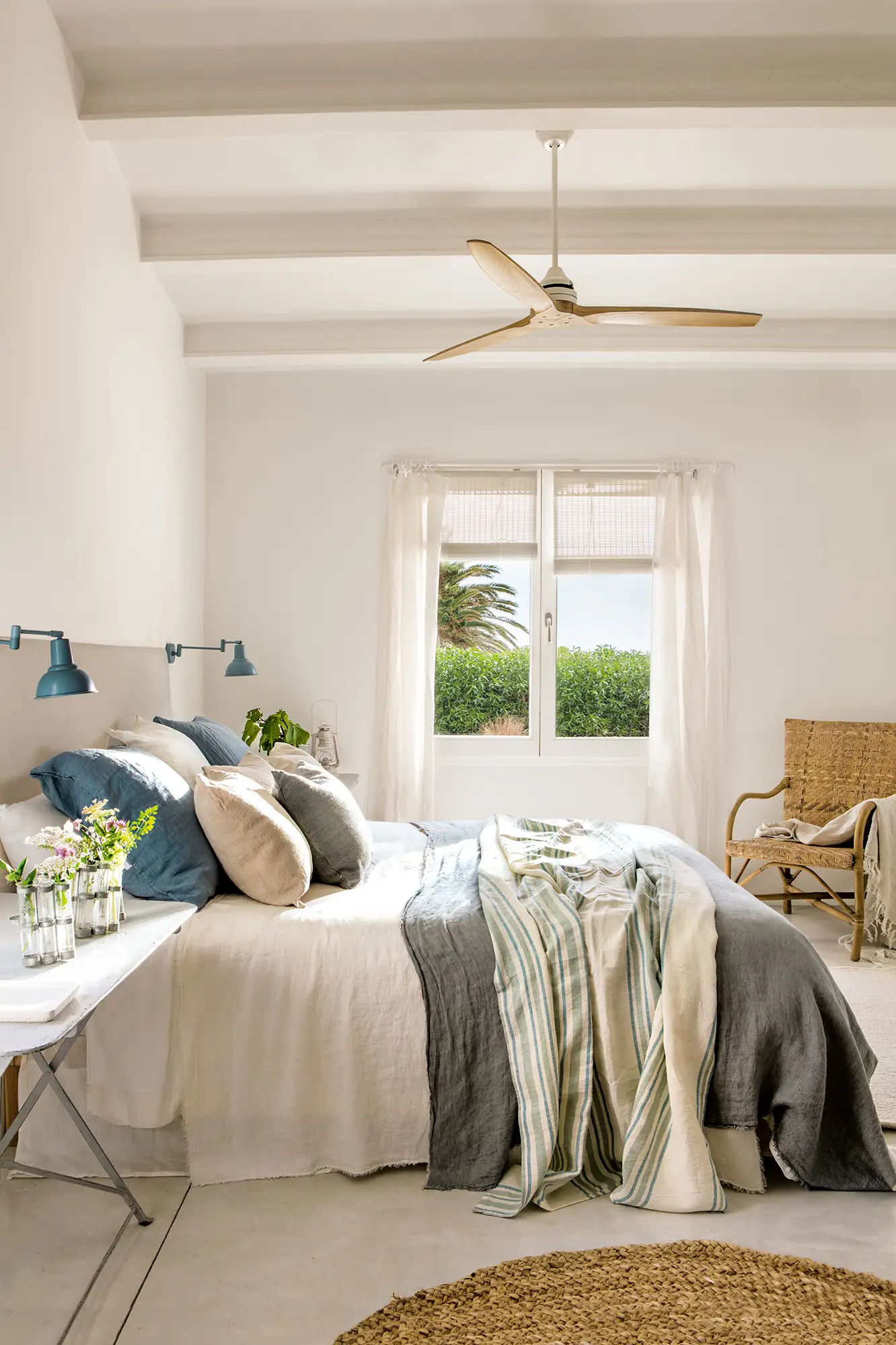 dormitorio en neutro y azul 00575112