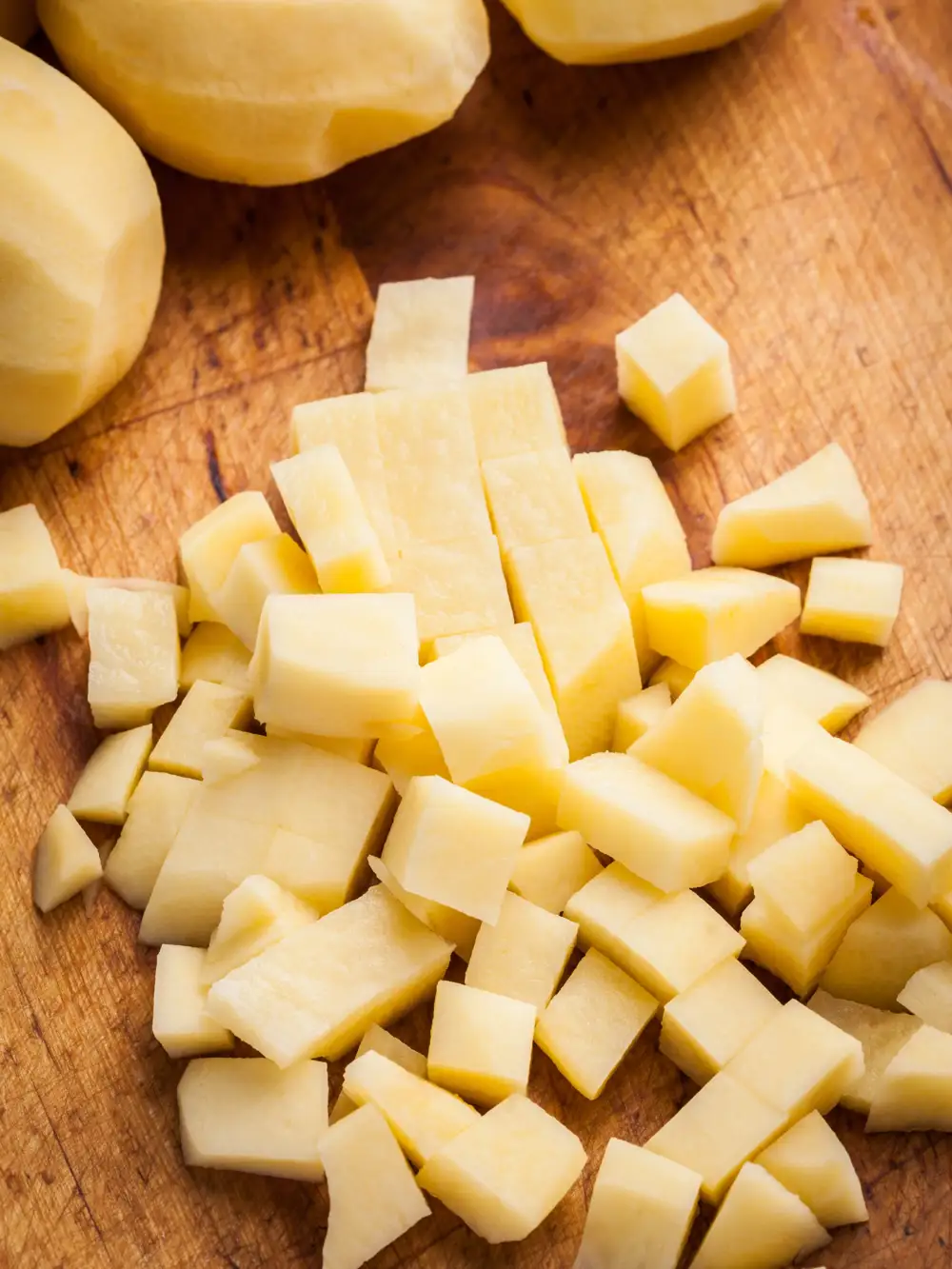 Patatas cortadas a daditos