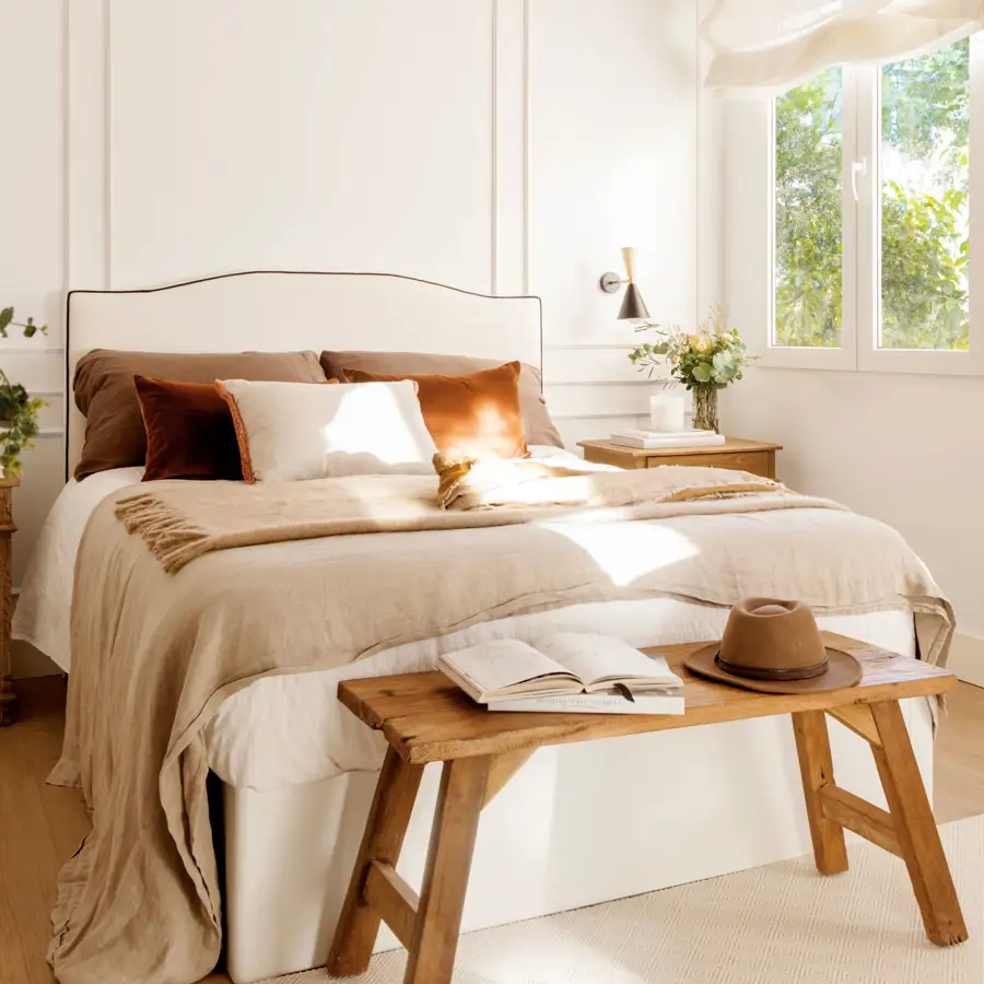 dormitorio-decorado-en-blanco-y-madera-00551756