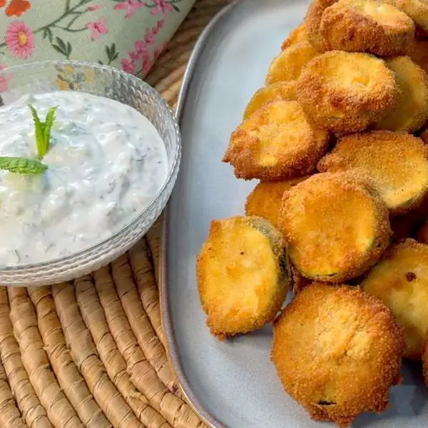 ¿Tienes un calabacín y un huevo? Prepara esta deliciosa receta que reemplaza las patatas fritas 