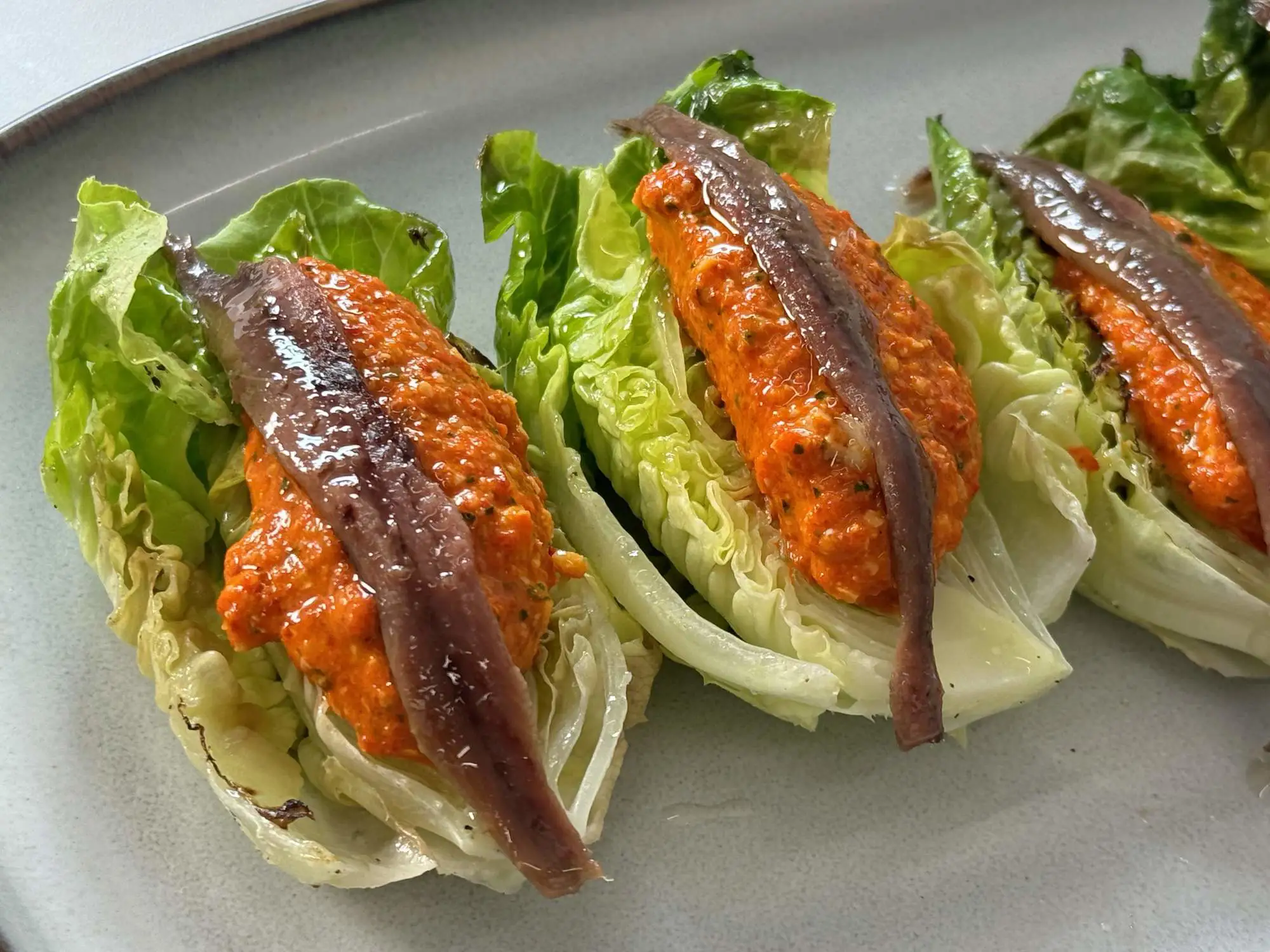 cogollos a la plancha con crema de pimientos de piquillo y anchoa e817f622 240910101323