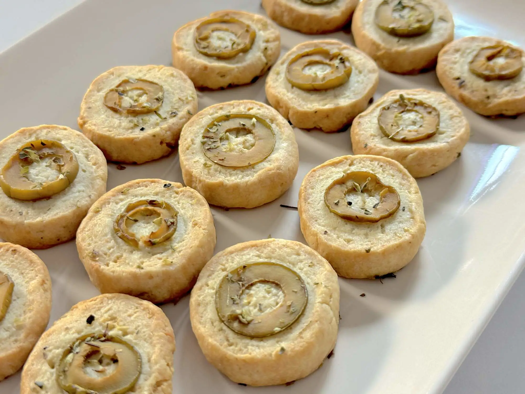 Galletas saladas con aceitunas de enrique sanchez 572a8da0