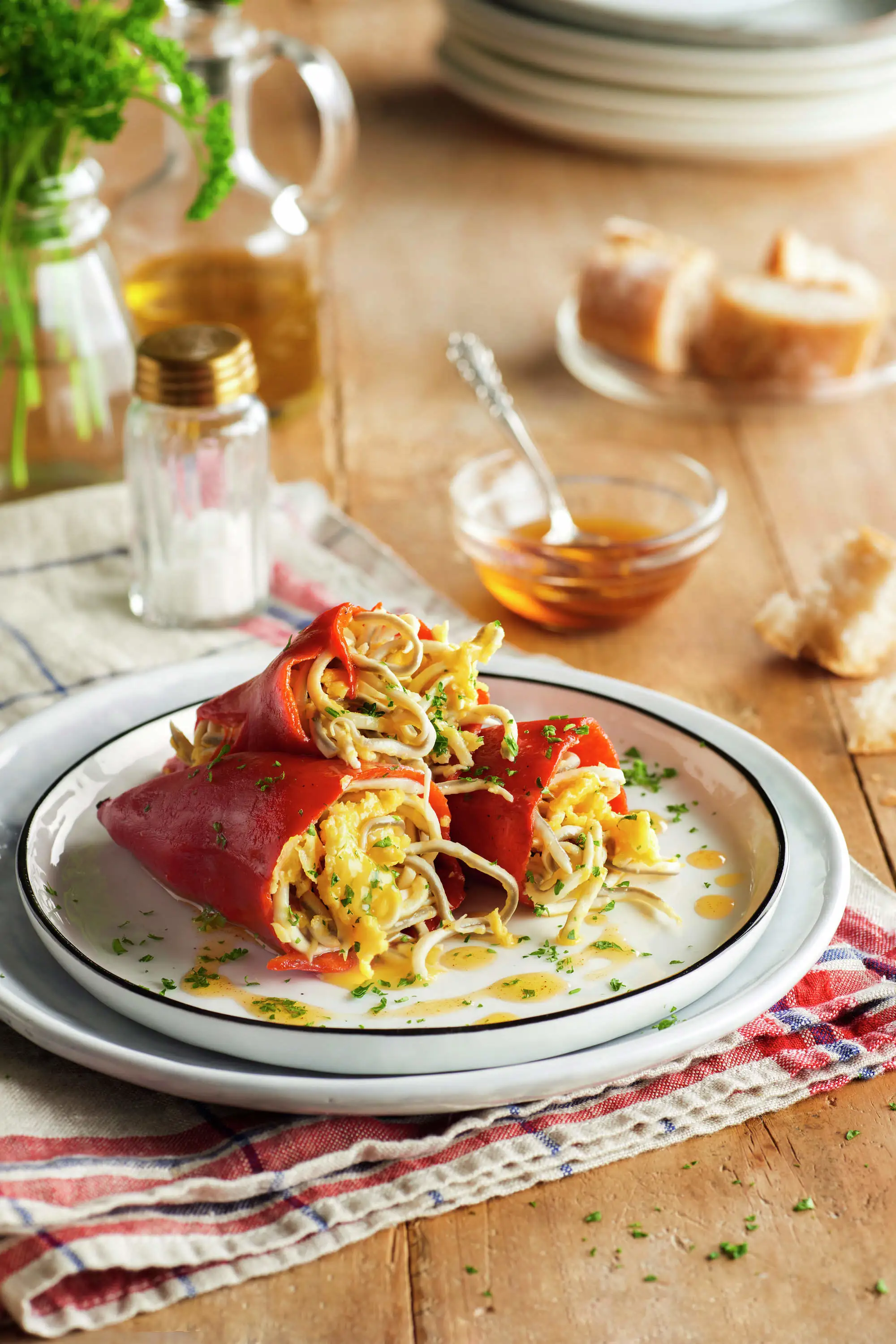 pimientos del piquillo rellenos de gulas 