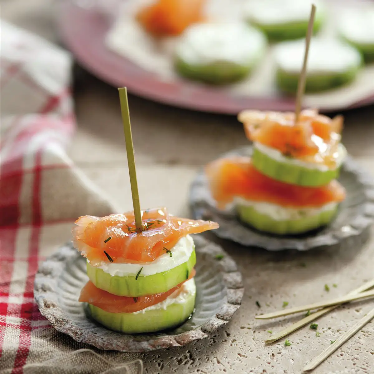 torres de salmon pepino y queso