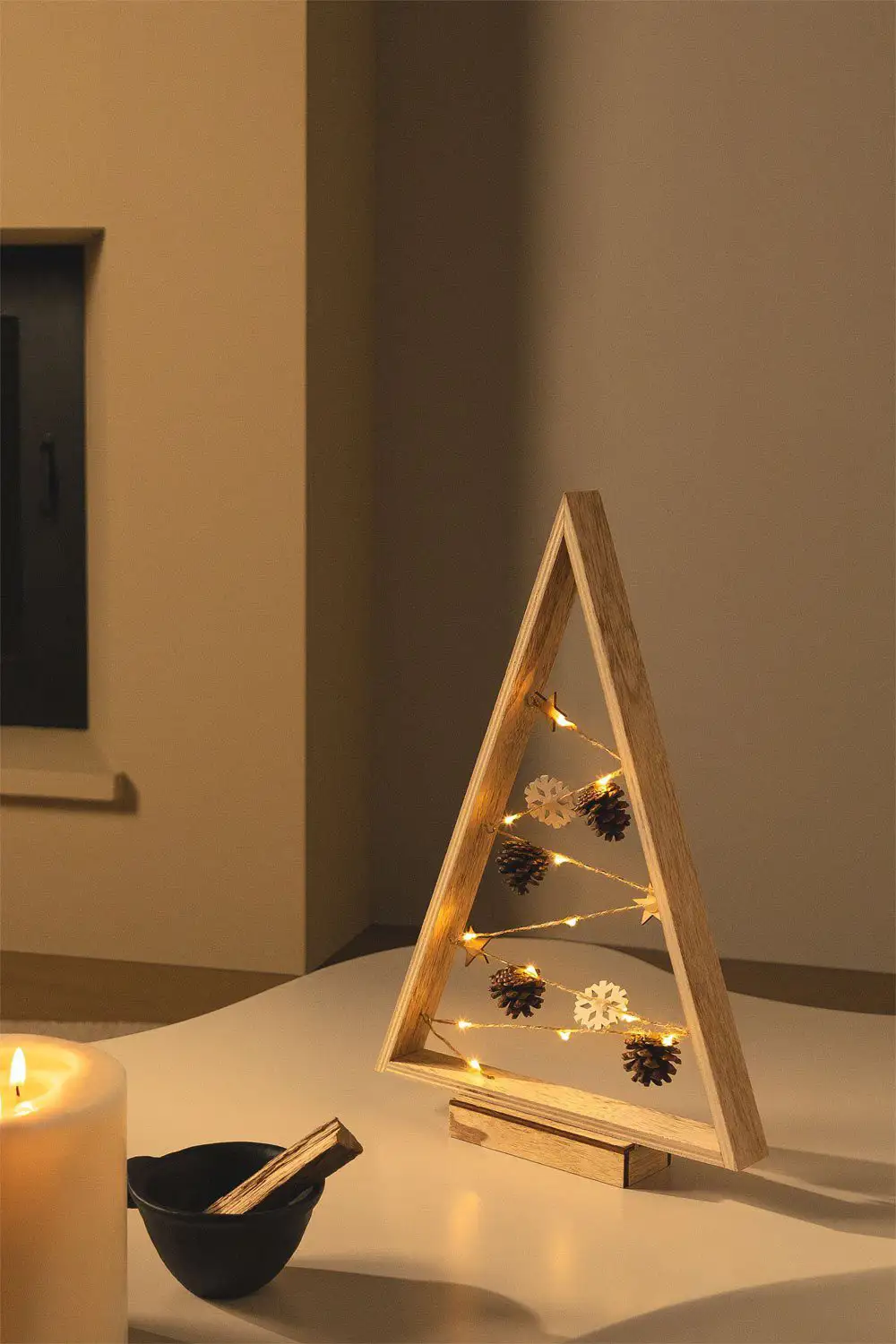 07 Árbol de Navidad en Madera Con Luces LED Niorb