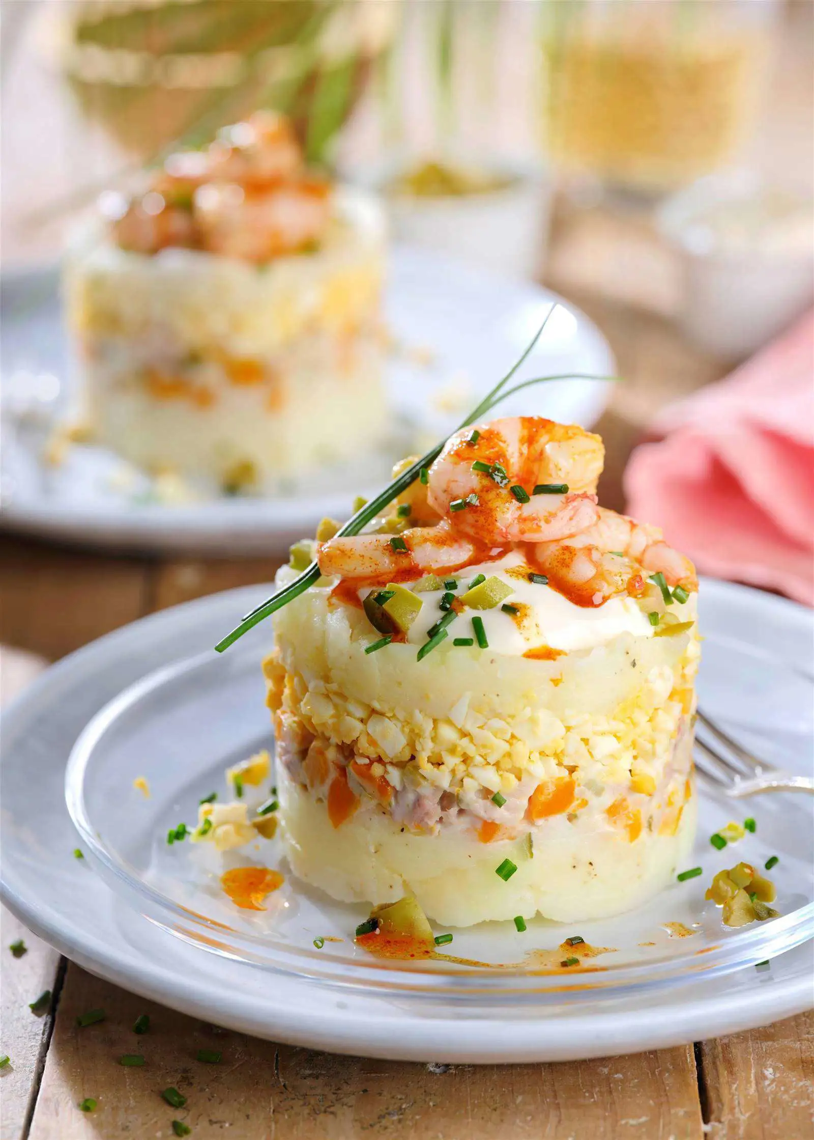 Menú 26. Primer plato: Timbal de ensaladilla con gambas