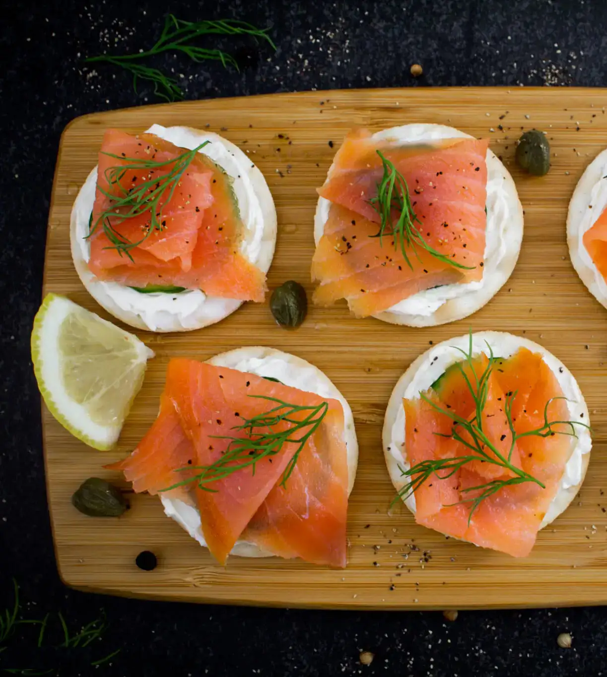 Blinis de salmón y eneldo