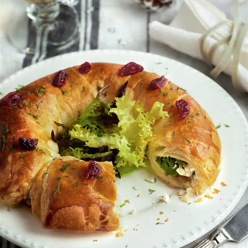 Rosca de hojaldre con espinacas y queso feta